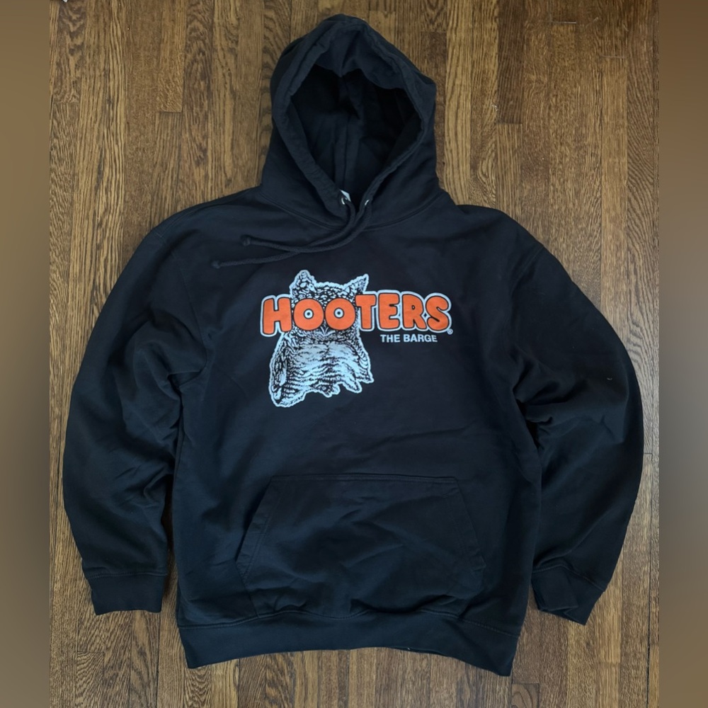 #694 HOOTERS classic rare Black Hoodie Sweater.